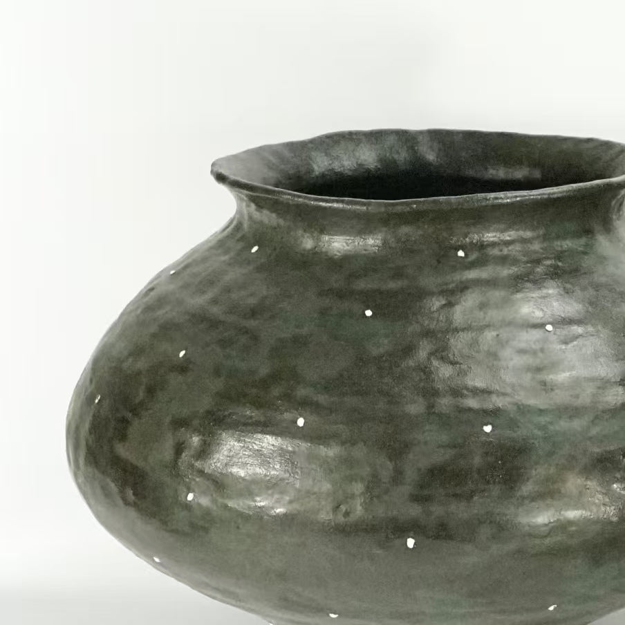 borealforest-handmade-night-cloud-star-vase-handmade-ceramic-vase-sanctuary-detail-2