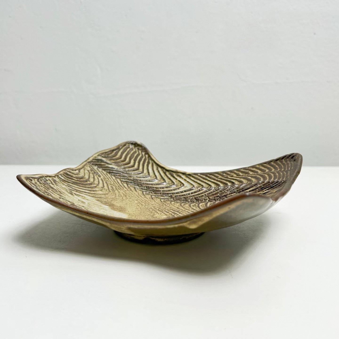 Wave Edge Leaf Plate - Handmade Ceramic