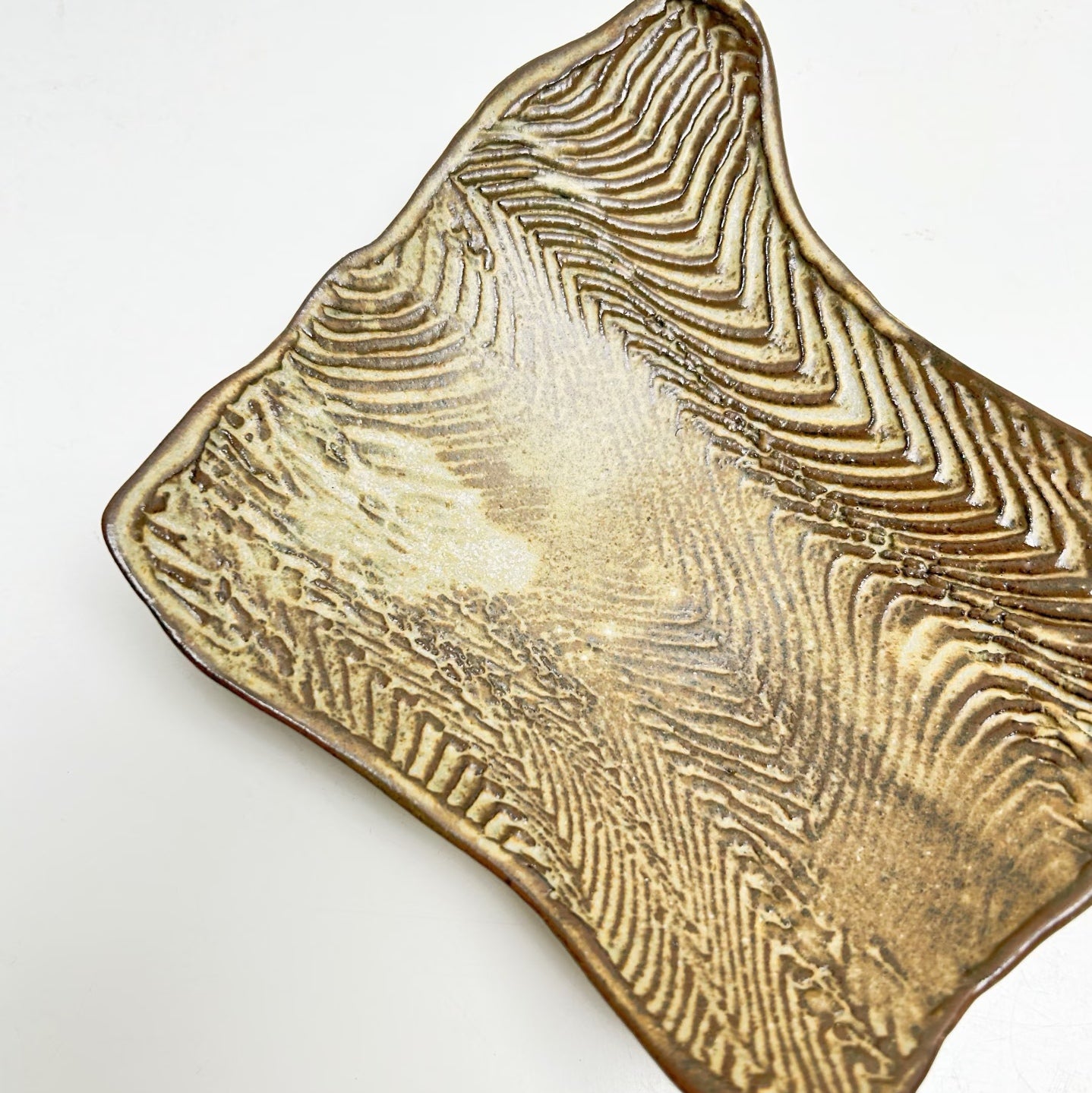 Wave Edge Leaf Plate - Handmade Ceramic