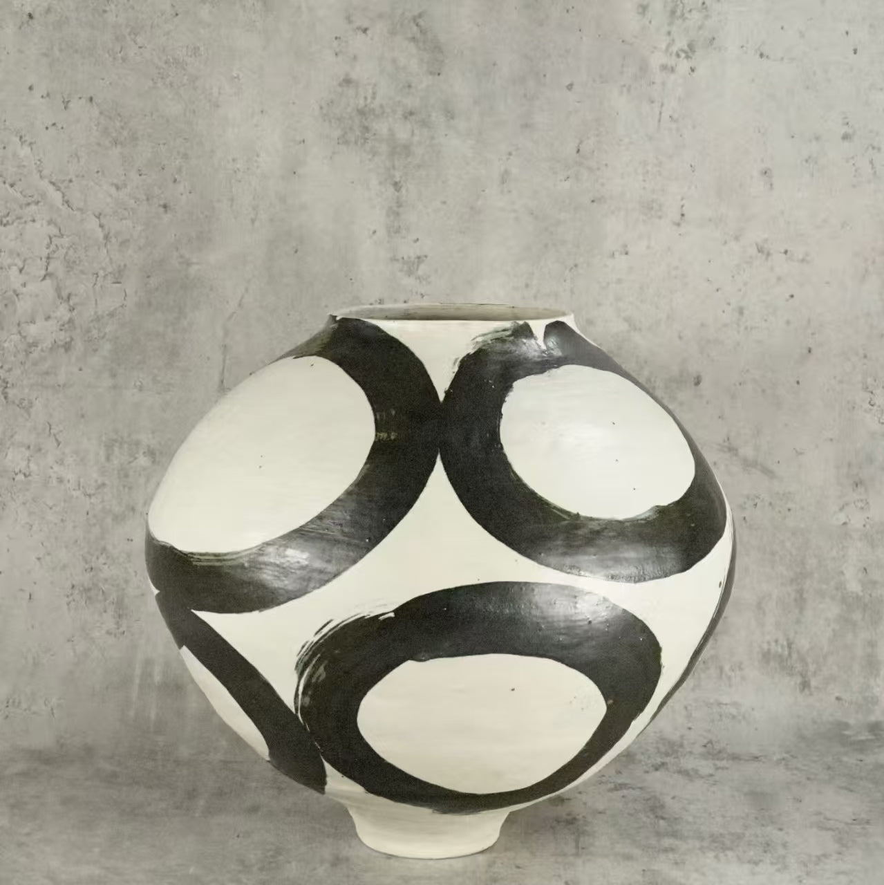 Plain Base Ink Circle Vase - Handmade Ceramic